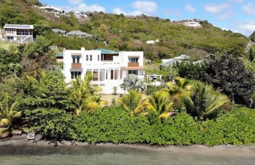 Arawak Hill Villa | Top floor sea view studio fantastic view