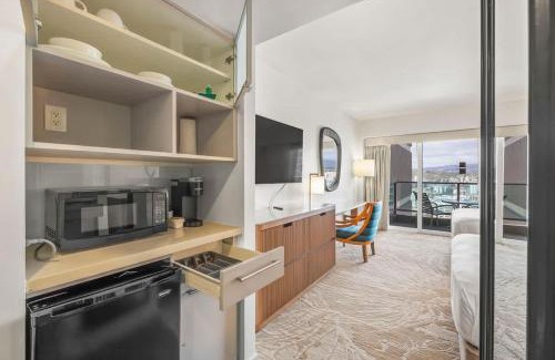 Ala Moana Apartamento | Top Floor Studio with Balcony & Views 3528