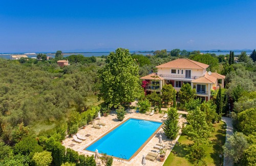 Lefkada Town Villa | Suite en el último piso cerca de la ciudad y cerca de la playa.