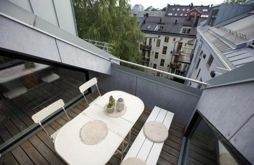 Majorstua Apartamento | Top floor - view & balcony in Oslo city center