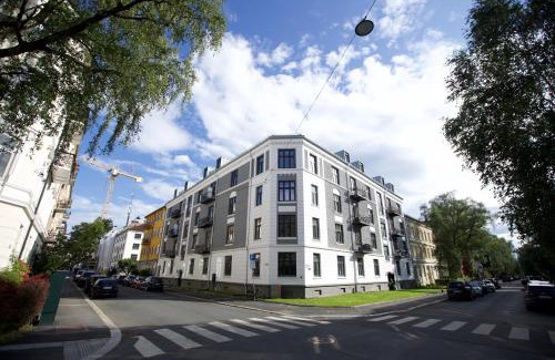 Majorstua Apartamento | Top floor - view & balcony in Oslo city center