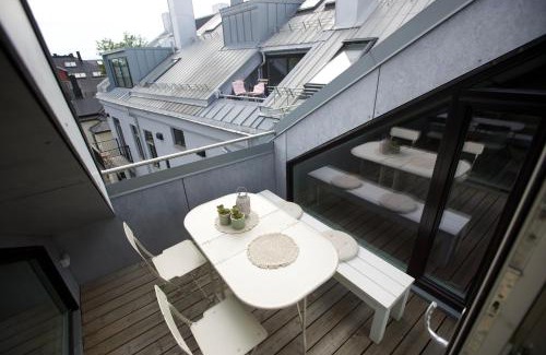 Majorstua Apartamento | Top floor - view & balcony in Oslo city center