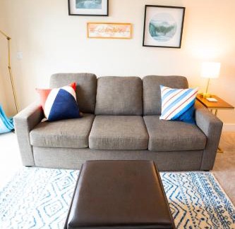 Lower Queen Anne Apartamento | Top Floor Water View Oasis near Space Needle & Cruise