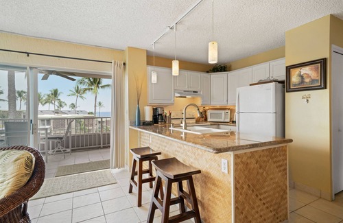Kailua-Kona Condominio | Al'i Villas 324 | Ático con vista al mar | Ubicación conveniente | A partir de $ 99 / noche