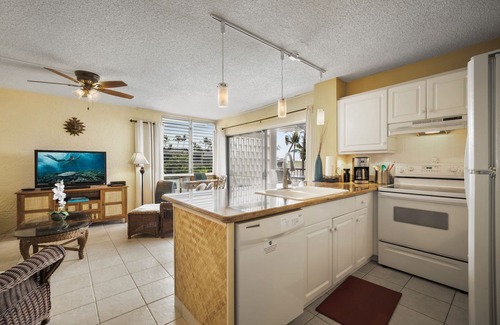 Kailua-Kona Condominio | Al'i Villas 324 | Ático con vista al mar | Ubicación conveniente | A partir de $ 99 / noche