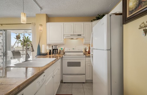 Kailua-Kona Condominio | Al'i Villas 324 | Ático con vista al mar | Ubicación conveniente | A partir de $ 99 / noche