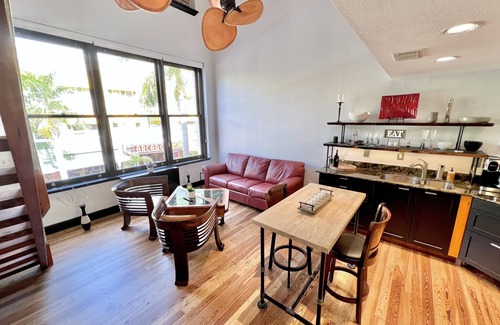 Downtown Historic District Condominio | TOP FLORIDA's Earnhardt Loft - Fall Special: 30% off for stays until 11/30/20205