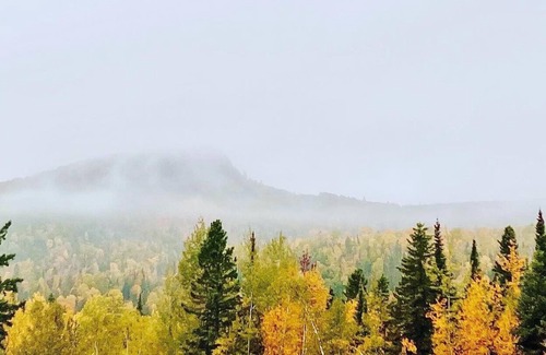Lutsen Condominio | Top flr condo - prime location! Views of Moose Mtn & Lk Superior! Ski-in/Ski-out