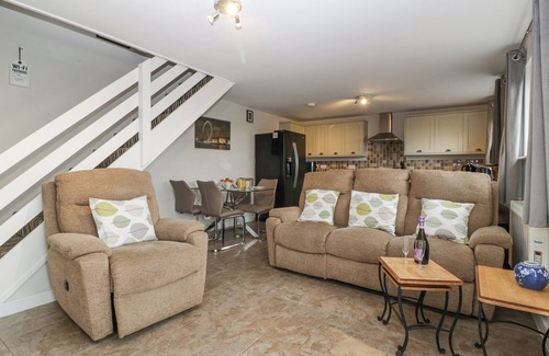 St. Brides Netherwent Casa | TOP LODGE, pet friendly, character holiday cottage in Penhow