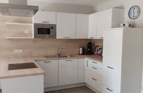 Geeste Apartamento | TOP!!! New build - High-quality and modern DHH, wallbox, electric fireplace, WLAN, close to the lake