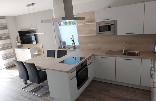 Geeste Apartamento | TOP!!! New build - High-quality and modern DHH, wallbox, electric fireplace, WLAN, close to the lake