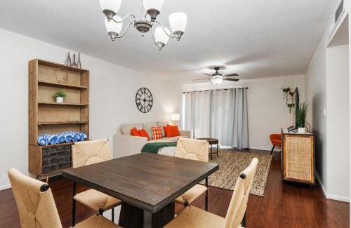 South Scottsdale Casa | Top-notch 2br Spacious Condo With Shared Pool