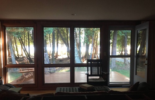 Leland Casa | Parte superior del norte del lago Leelanau - Cottage Lake aislada con muelle y fondo de arena
