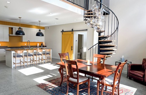 Warren Casa | Top of the Hill Modern Retreat