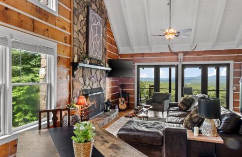 Blue Ridge Casa | Top of the Mountain Breathtaking Views Hot Tub