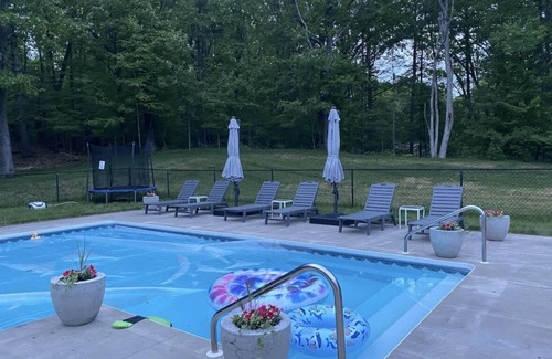 Saratoga Springs Casa | Top of the Stretch Oasis. 5 minutes to Saratoga Race Course!