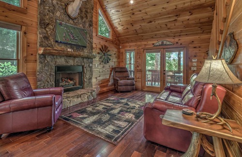 Mineral Bluff Cabina | Top of The Woods by Escape to Blue Ridge
