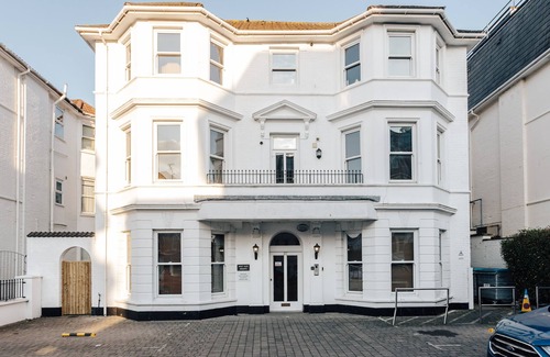West Cliff Apartamento | Top quality two bed apartment near beach front