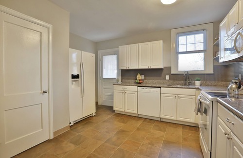 Clintonville Casa | Mejor valorados Clintonville Home w / 24Hr. Gimnasio - Cerca de TODO!