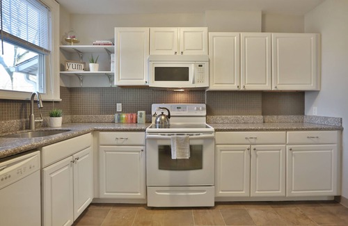 Clintonville Casa | Mejor valorados Clintonville Home w / 24Hr. Gimnasio - Cerca de TODO!
