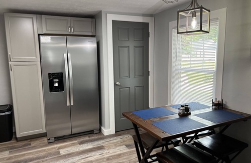 Muncie Casa | Top-Rated Guest Favorite- Near Ball State & IU Hospital October Specials
