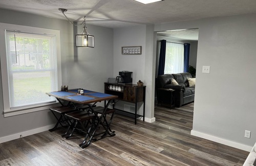 Muncie Casa | Top-Rated Guest Favorite- Near Ball State & IU Hospital October Specials