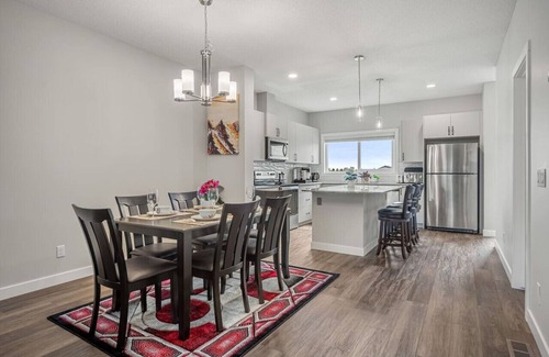 Airdrie Casa | Top Rated Home (3%) » Large 4BR House » BBQ Grill