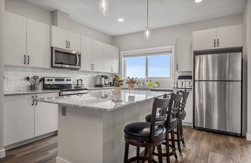 Airdrie Casa | Top Rated Home (3%) » Large 4BR House » BBQ Grill