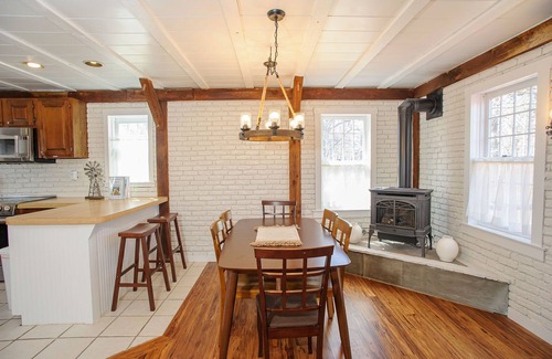 West Tisbury Casa | Top-Rated Vineyard Retreat: Hot Tub + Private Lambert’s Cove Beach Access!
