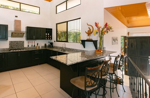 El Cerro Casa | Great location, fully equipped house with great views