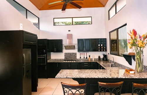 El Cerro Casa | Great location, fully equipped house with great views