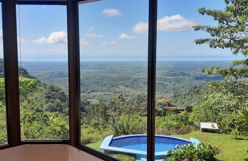 Cantón de Parrita Casa | Top ubication, a 30 min de playas hermosas y aventuras.
