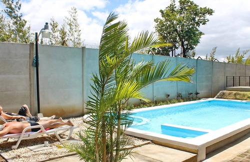 Heredia Condominio | VALOR SUPERIOR! UBICACIÓN SEGURA PERFECTA Y COMODIDAD w / AC * & Pool & Free Airport Welcome!*