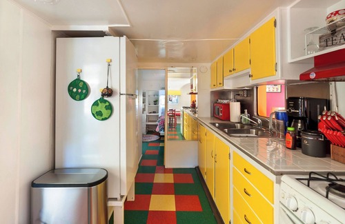 Topanga Cabina | Topanga Canyon Hippie Creekside Trailer