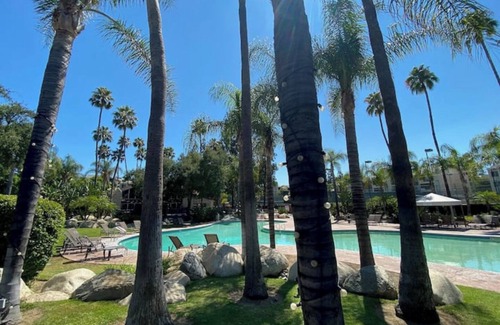 Warner Center Apartamento | Topanga Luxe Loft