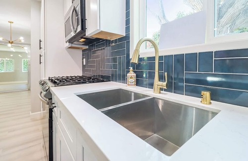 West Hills Casa | Topange Village Heart of The Valley MTR Home 30 minutes to Hollywood
