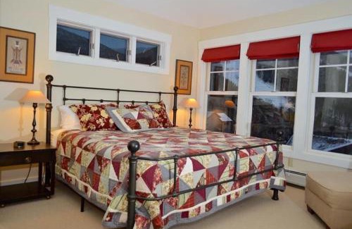 Central Vermont- Killington Casa | Topridge Townhome 3BR, 4BA with Hot Tub, Ski On Ski Off, Mountain Views and Sports Center