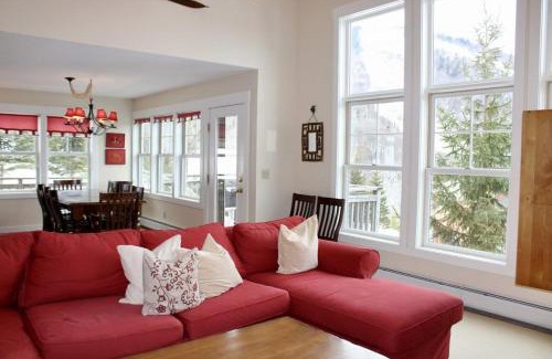 Central Vermont- Killington Casa | Topridge Townhome 3BR, 4BA with Hot Tub, Ski On Ski Off, Mountain Views and Sports Center