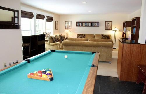Central Vermont- Killington Casa | Topridge Townhome 3BR, 4BA with Hot Tub, Ski On Ski Off, Mountain Views and Sports Center