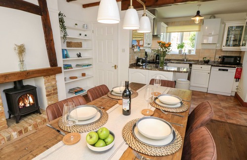 Freshwater Casa | TOPSAILS, pet friendly, character holiday cottage in Totland Bay