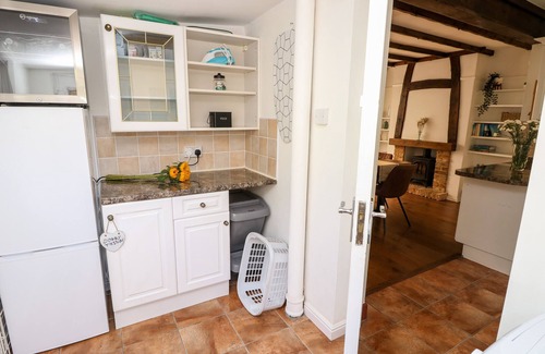 Freshwater Casa | TOPSAILS, pet friendly, character holiday cottage in Totland Bay