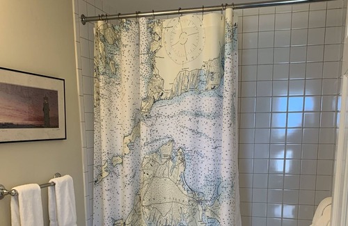 Menemsha Cabaña | Topside Cottage with private beach access!
