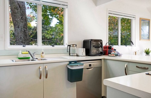 Torbay Casa | Torbay Sun Drenched Villa near Local Beaches
