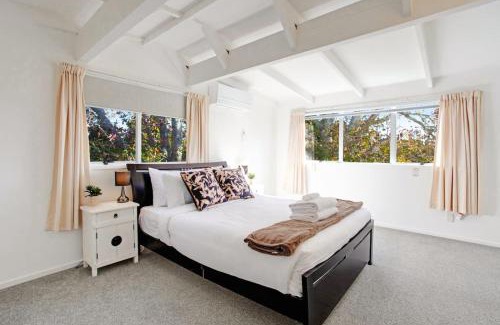Torbay Casa | Torbay Sun Drenched Villa near Local Beaches