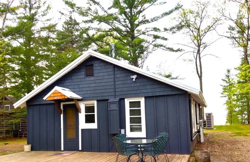 Rapid City Cabaña | TORCH LAKE COTTAGE - ENJOY SUMMER ON BEAUTIFUL TORCH LAKE