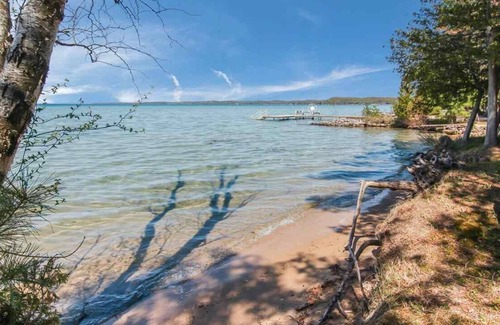 Rapid City Cabaña | TORCH LAKE COTTAGE - ENJOY SUMMER ON BEAUTIFUL TORCH LAKE