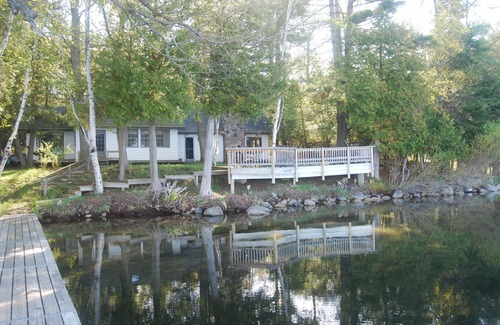 Alden Cabaña | Torch Lake Cottage Lakefront Excepcional