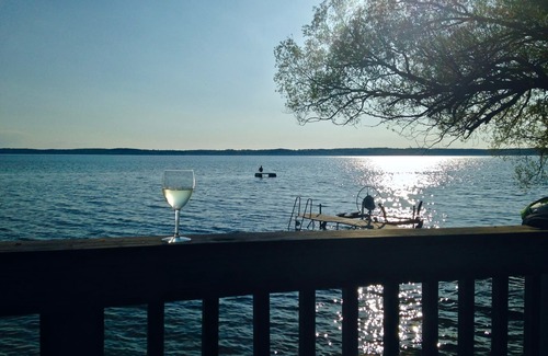 Alden Cabaña | Torch Lake Cottage Lakefront Excepcional