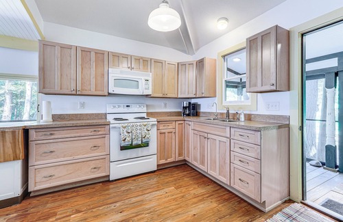 Alden Cabaña | Torch Lake Getaway w/ Private Beach + Boat Dock!