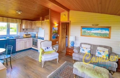 Romney Marsh Casa | Tore Petty Lodge - Romantic luxury lodge with spa bath and private sauna - Rural Kent